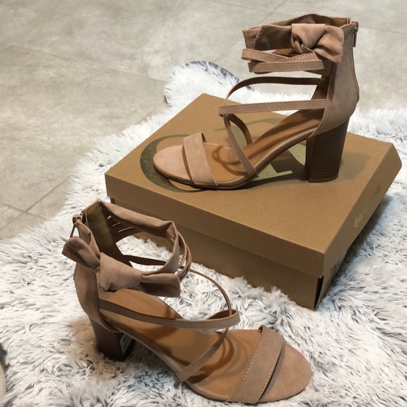 NWT Taupe Suede Heel Sandals - Picture 5 of 8